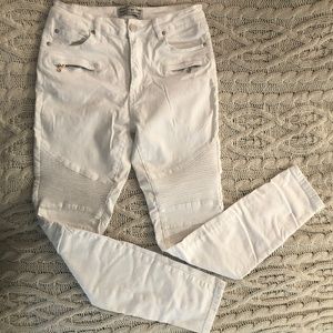 Juniors size 9 white skinny jeans